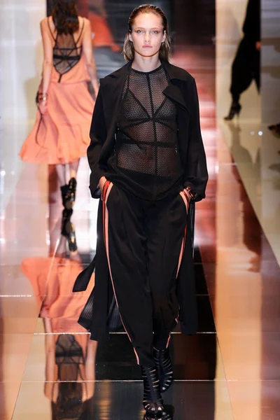 Look 10